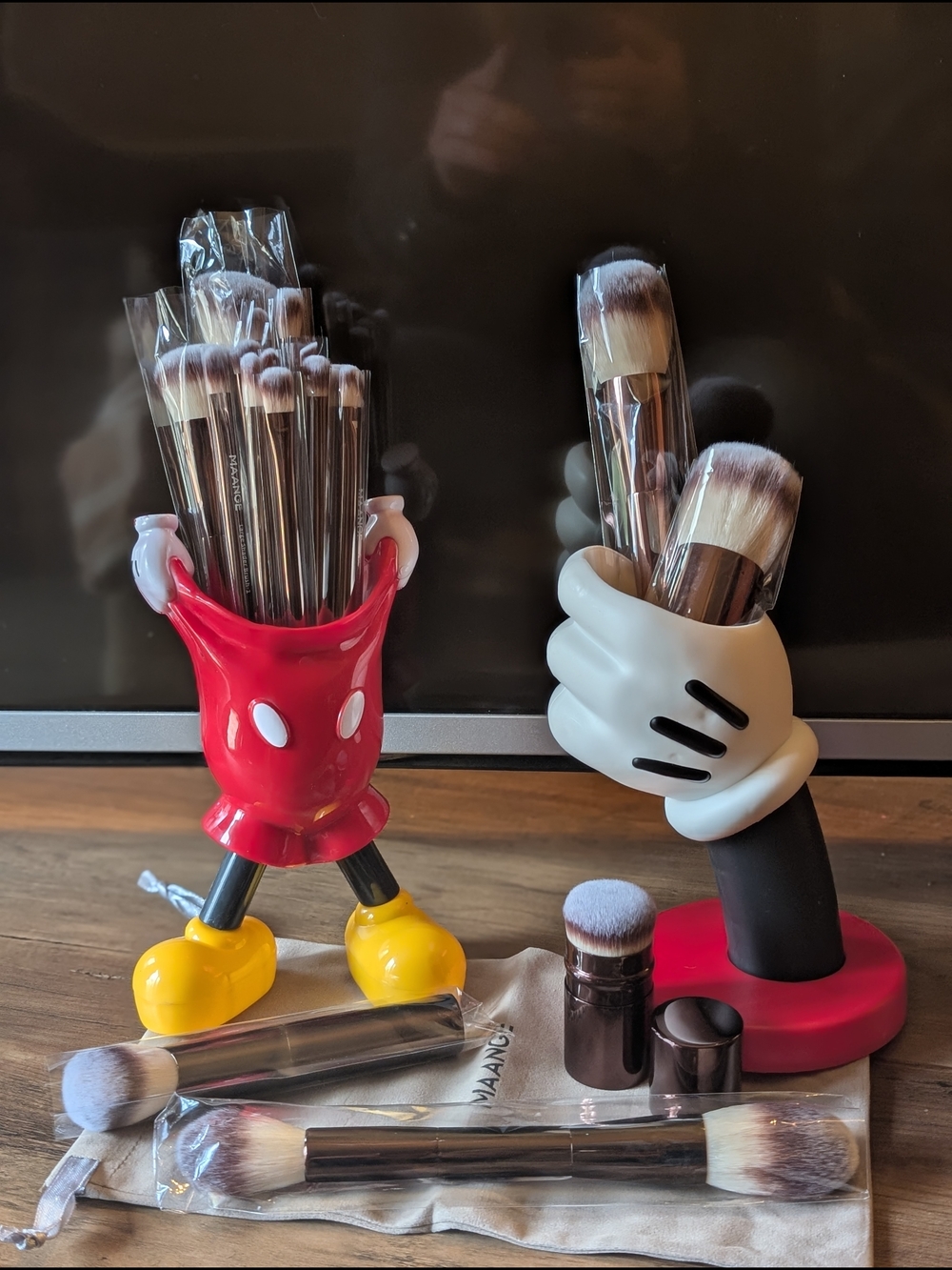 Mickey-Inspired Holders With New Maange Brush Set  *Adorable Holders*